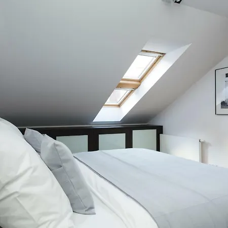 Attic 아파트 *